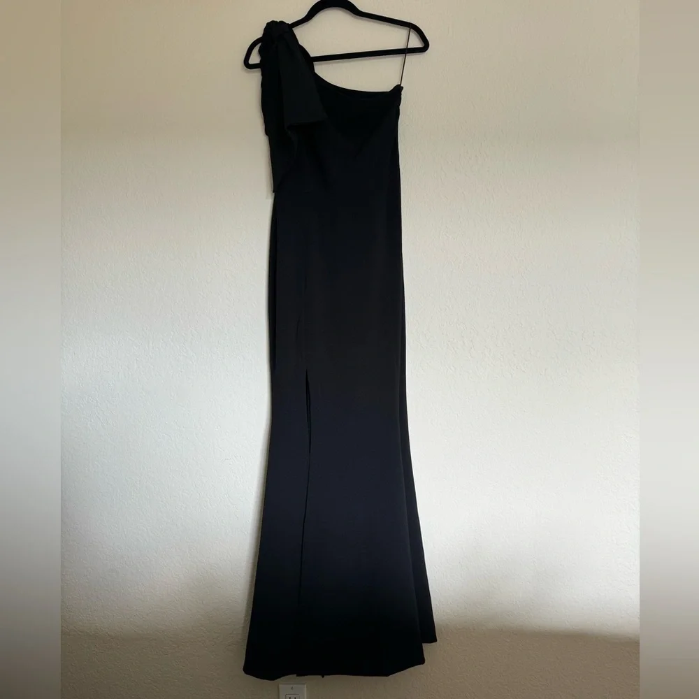 Dress the Population Black One-Shoulder Maxi Dress - Picture 2 of 11